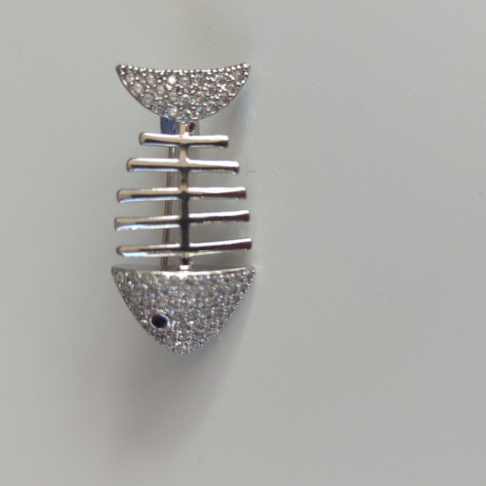 Fishbone crystal brooch